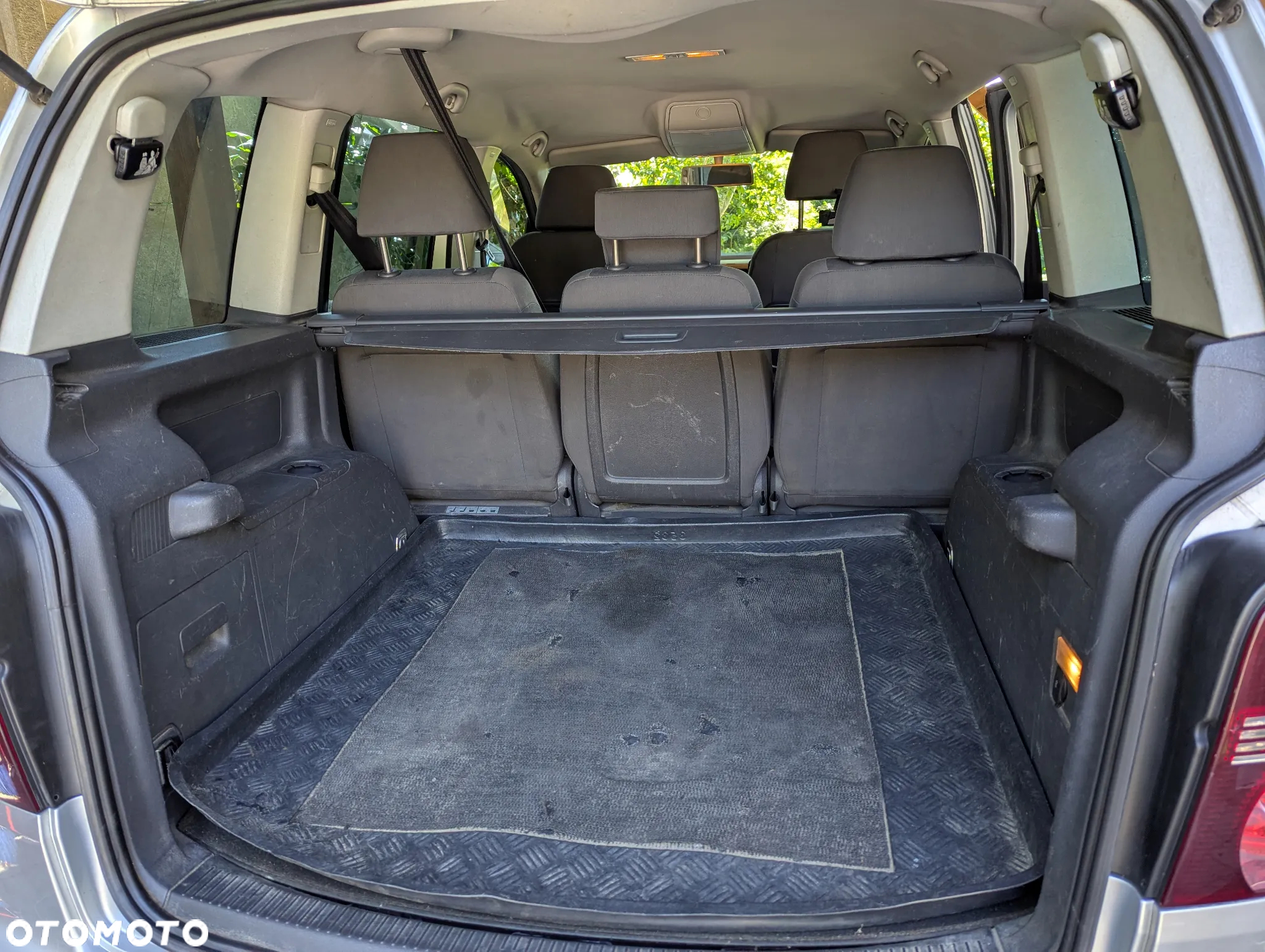 Volkswagen Touran 1.9 TDI Conceptline - 18
