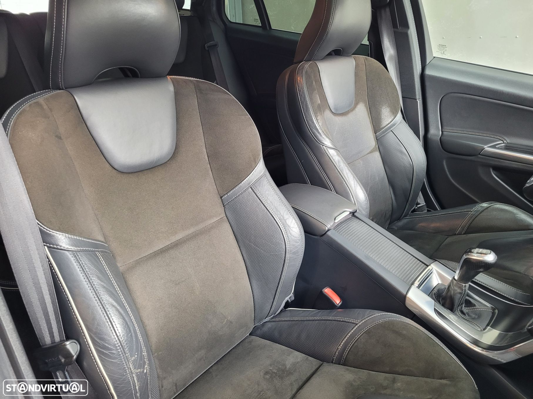 Volvo V60 2.0 D4 R-Design - 15