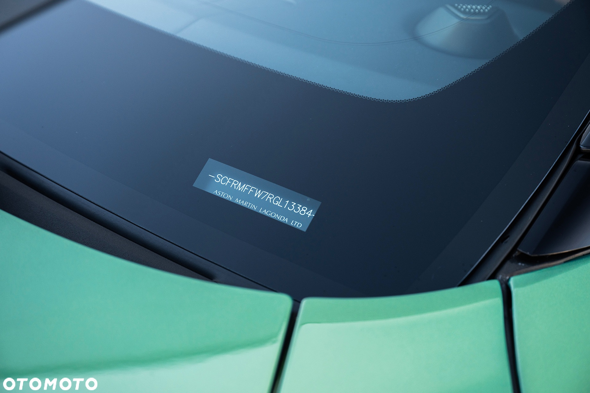 Aston Martin DB12 - 17