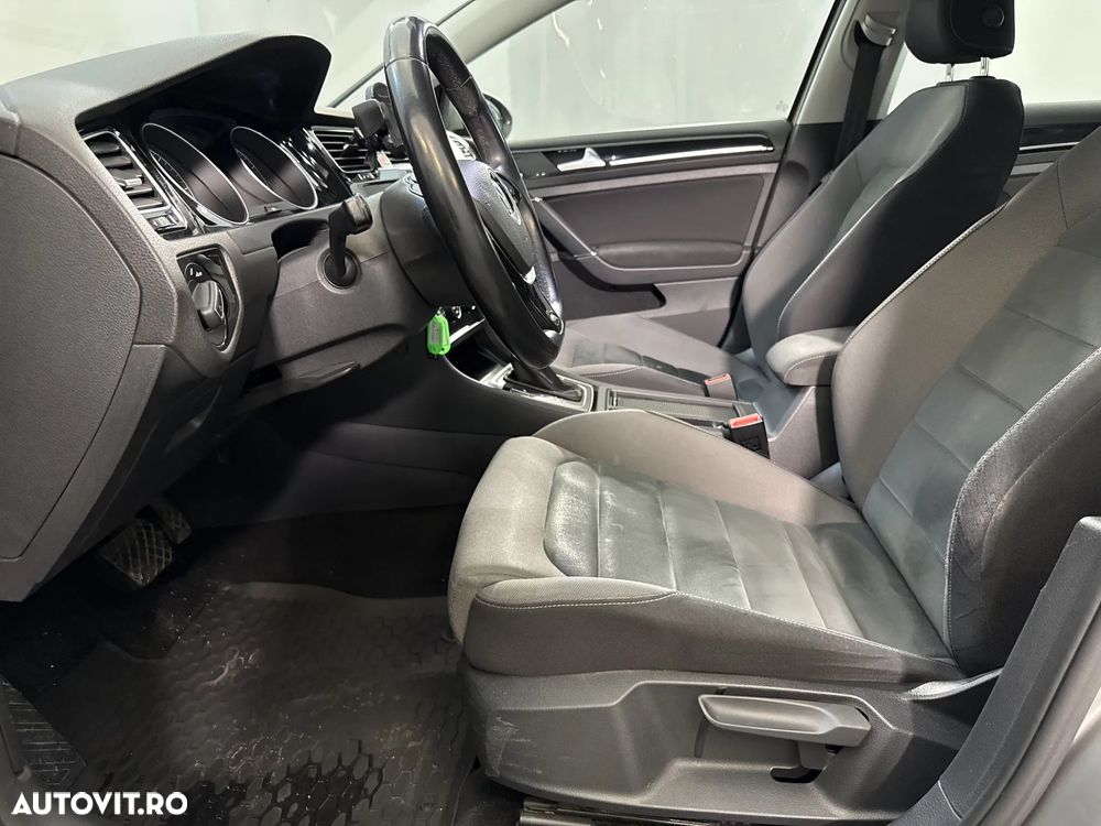Volkswagen Golf - 23