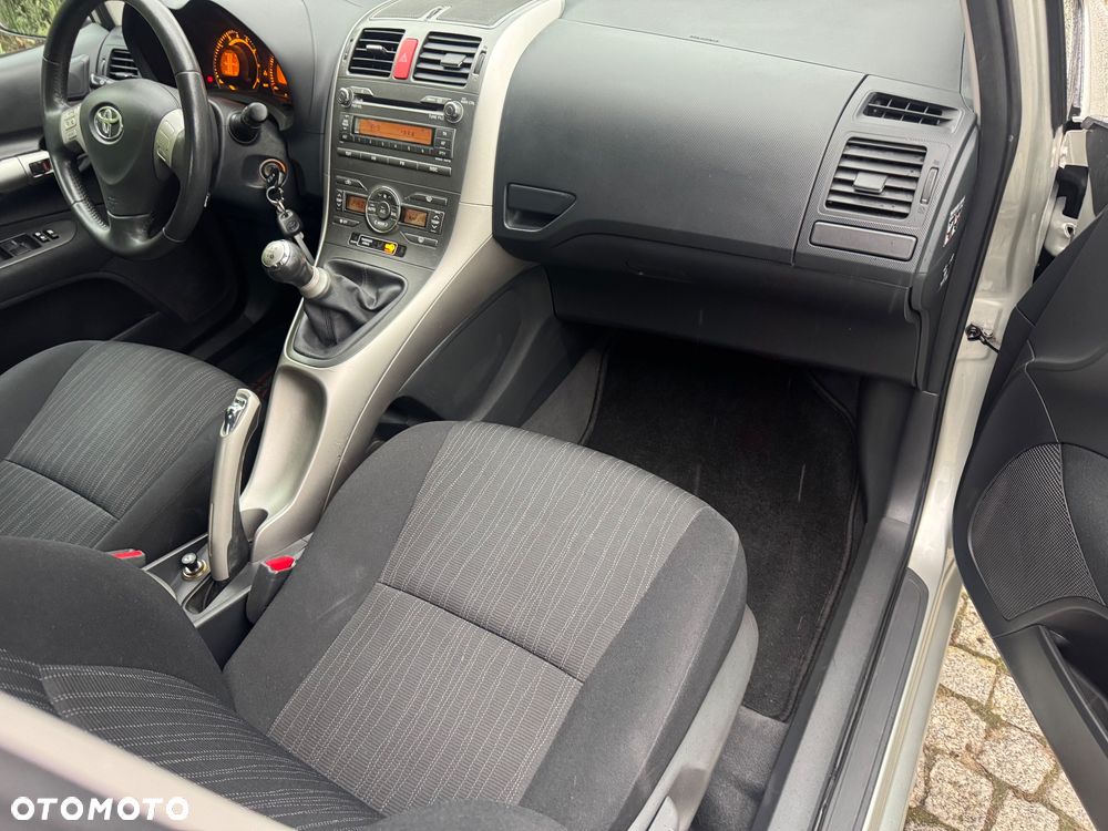 Toyota Auris 1.6 VVT-i Executive - 30
