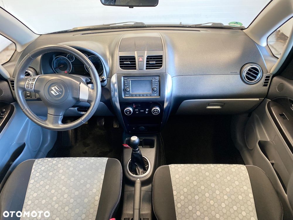 Suzuki SX4 1.6 Premium - 9