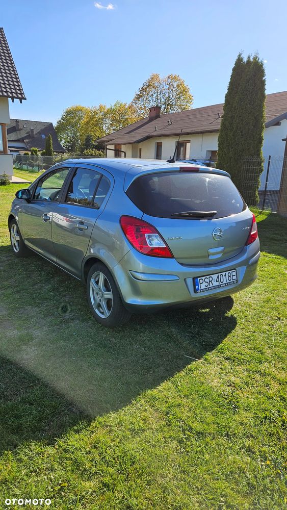 Opel Corsa 1.2 16V Cosmo - 11