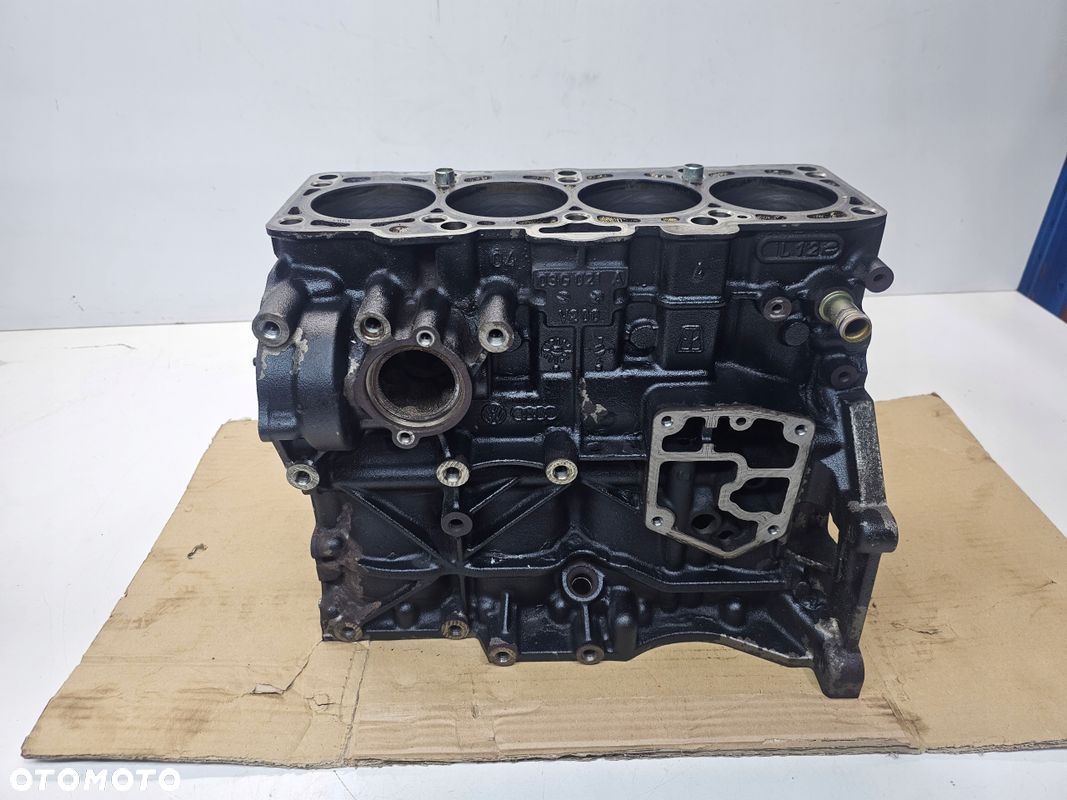 BLOK SILNIKA AUDI A4 B7 A6 C6 2.0 TDI BLB 03G021A - 1