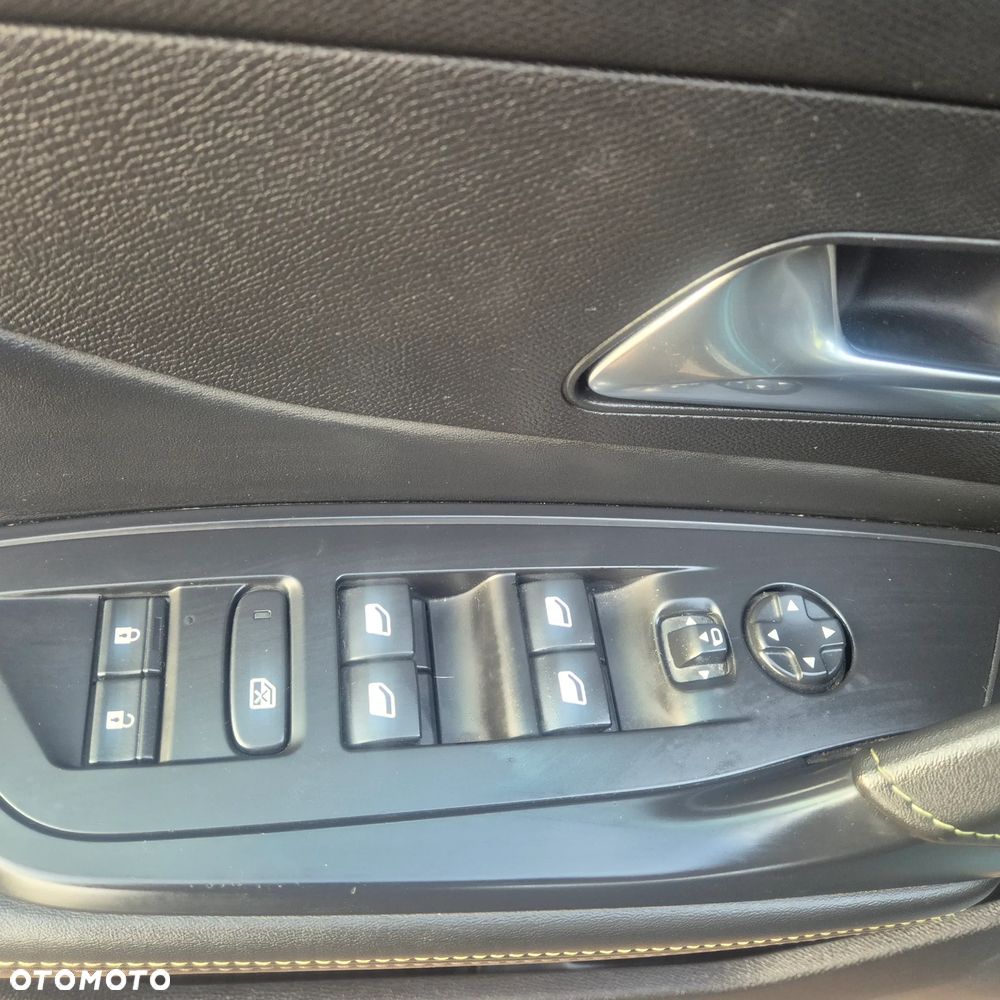 Peugeot 408 180 e-EAT8 GT - 25