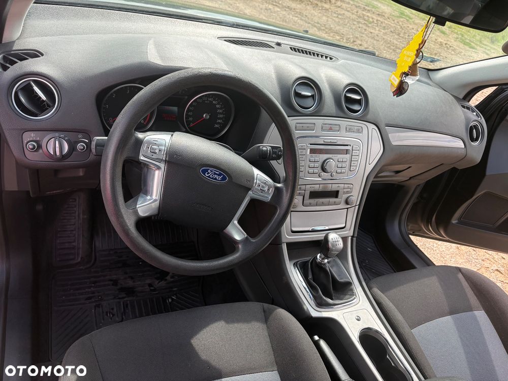 Ford Mondeo 1.8 TDCi Ambiente - 13