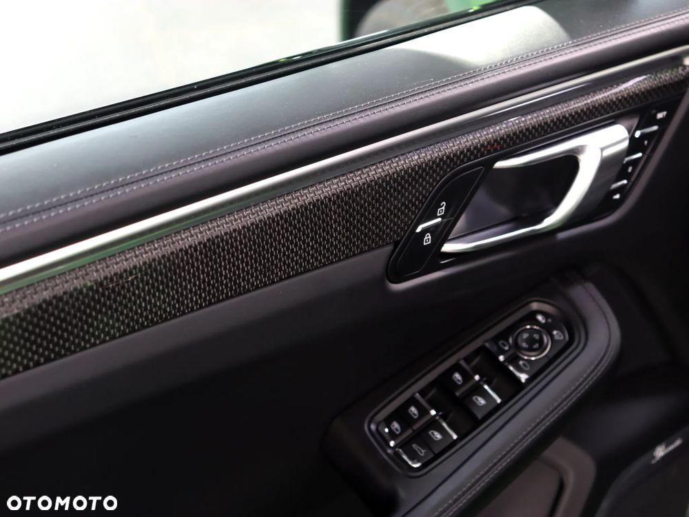 Porsche Macan Turbo - 24