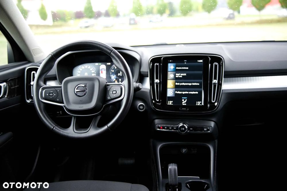 Volvo XC 40 B4 B AWD DKG Momentum Pro - 9