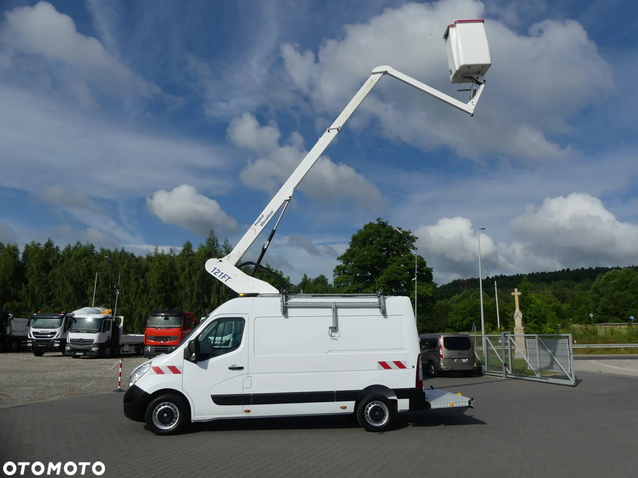 Renault MASTER / PODNOŚNIK KOSZOWY / ZWYŻKA 12M / - 2