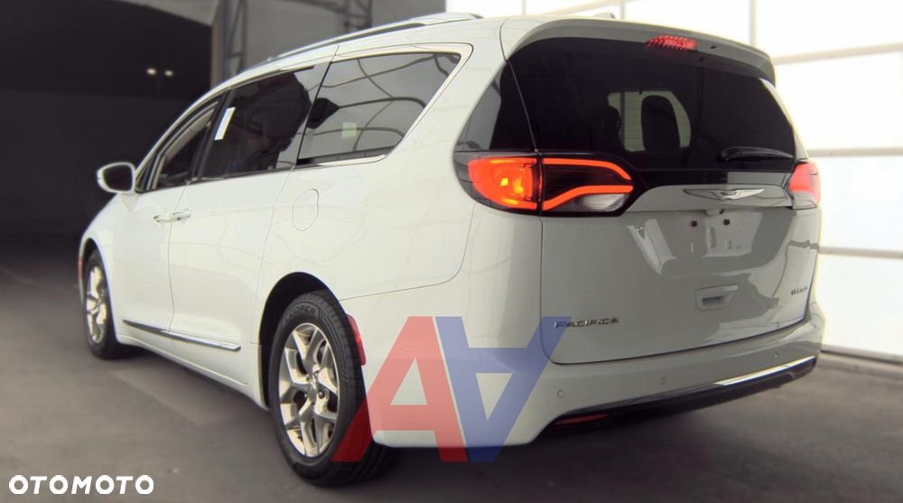 Chrysler Pacifica - 8