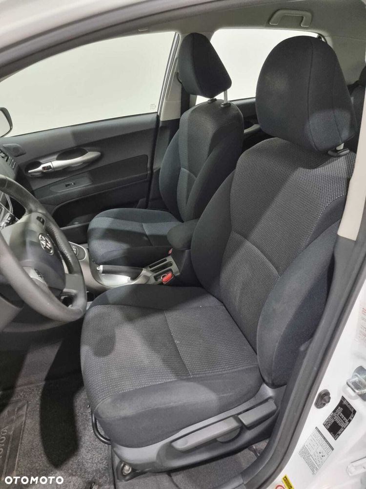 Toyota Auris - 18