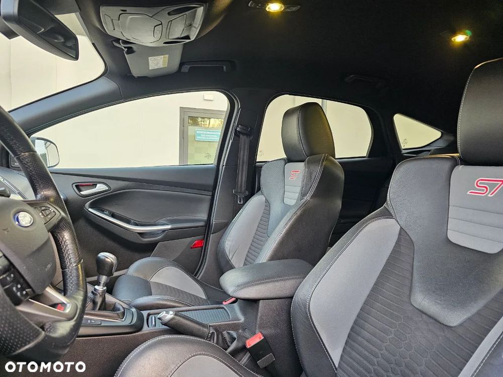 Ford Focus ST - 23