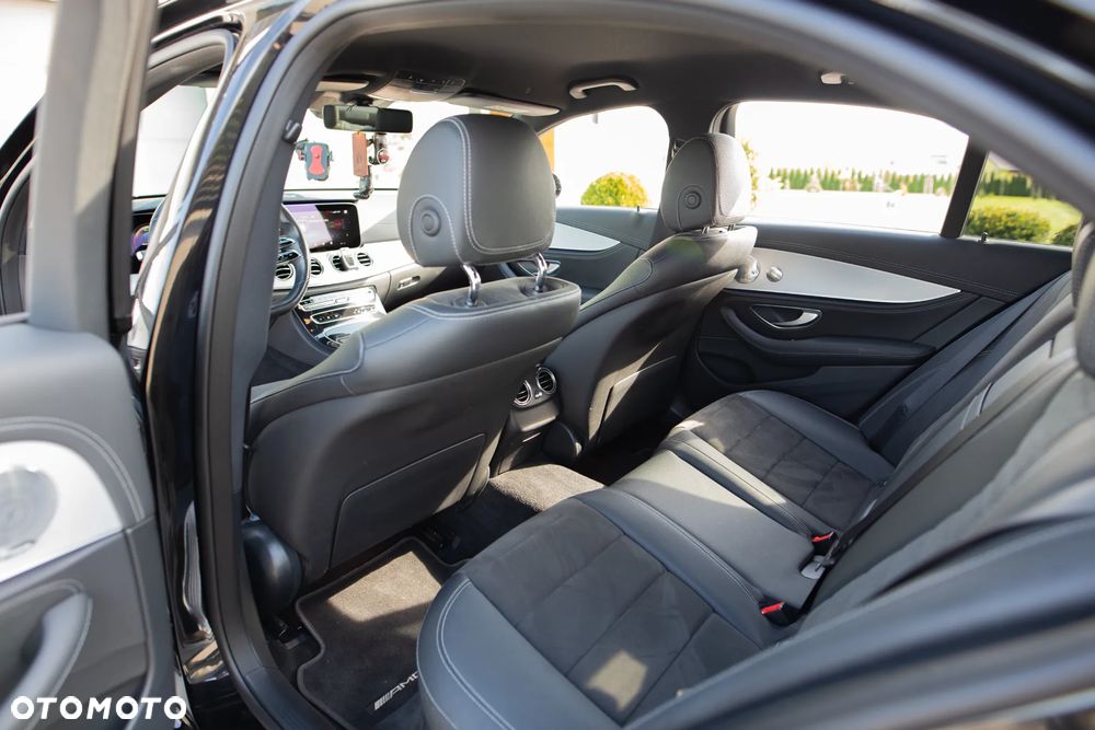 Mercedes-Benz Klasa E 300 4Matic 9G-TRONIC AMG Line - 18