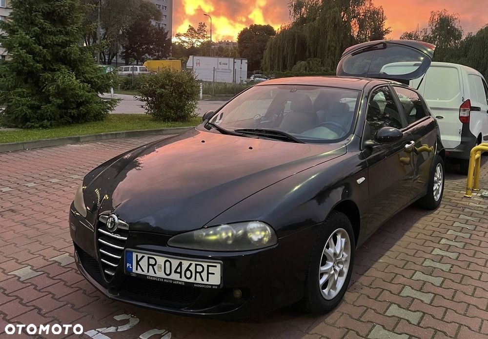 Alfa Romeo 147 1.6 T.S Distinctive - 1