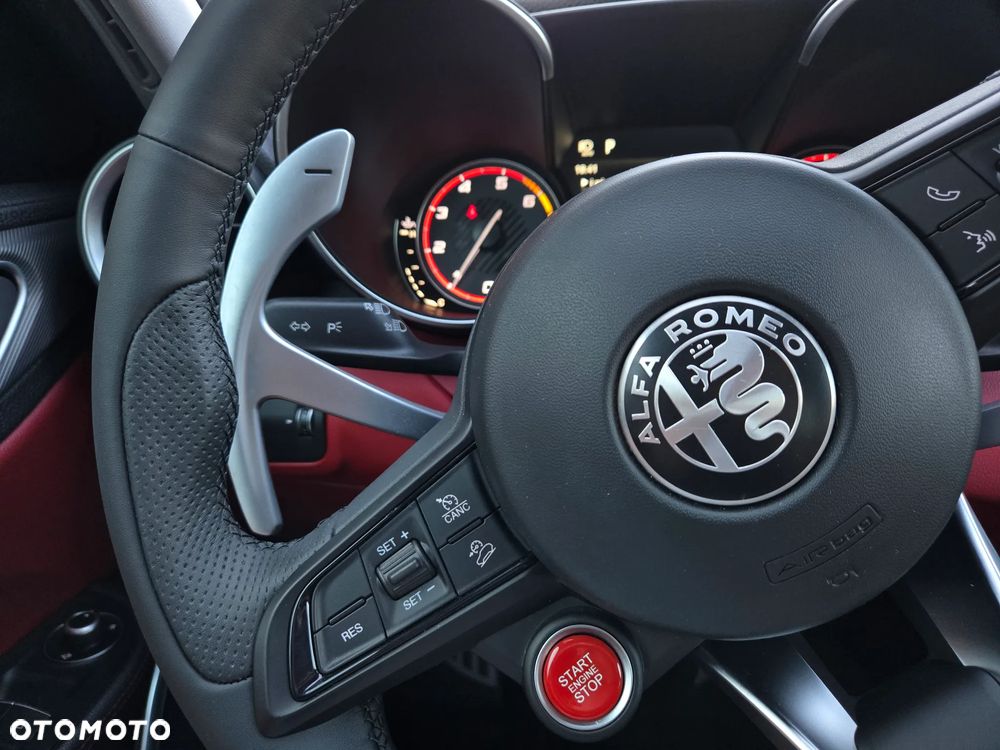 Alfa Romeo Giulia 2.0 Turbo 16V AT8 Veloce Ti - 34