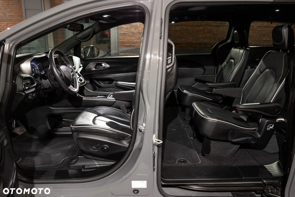 Chrysler Pacifica - 14