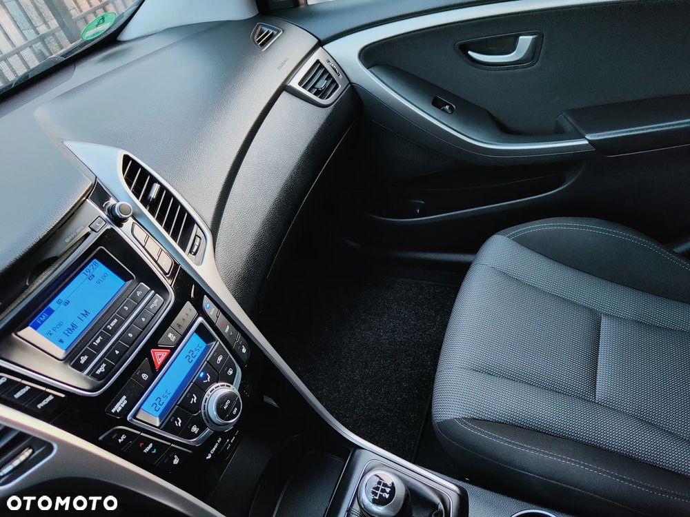 Hyundai i30 blue Kombi 1.6 GDi Style - 28