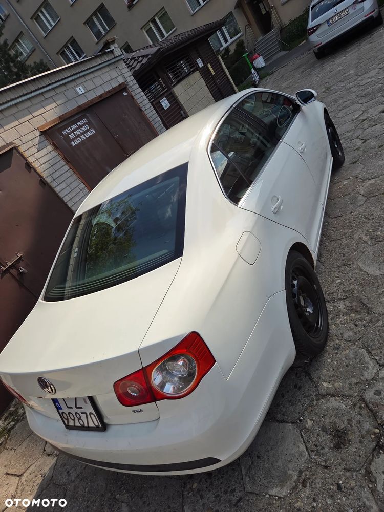 Volkswagen Jetta 1.9 TDI Comfortline - 4
