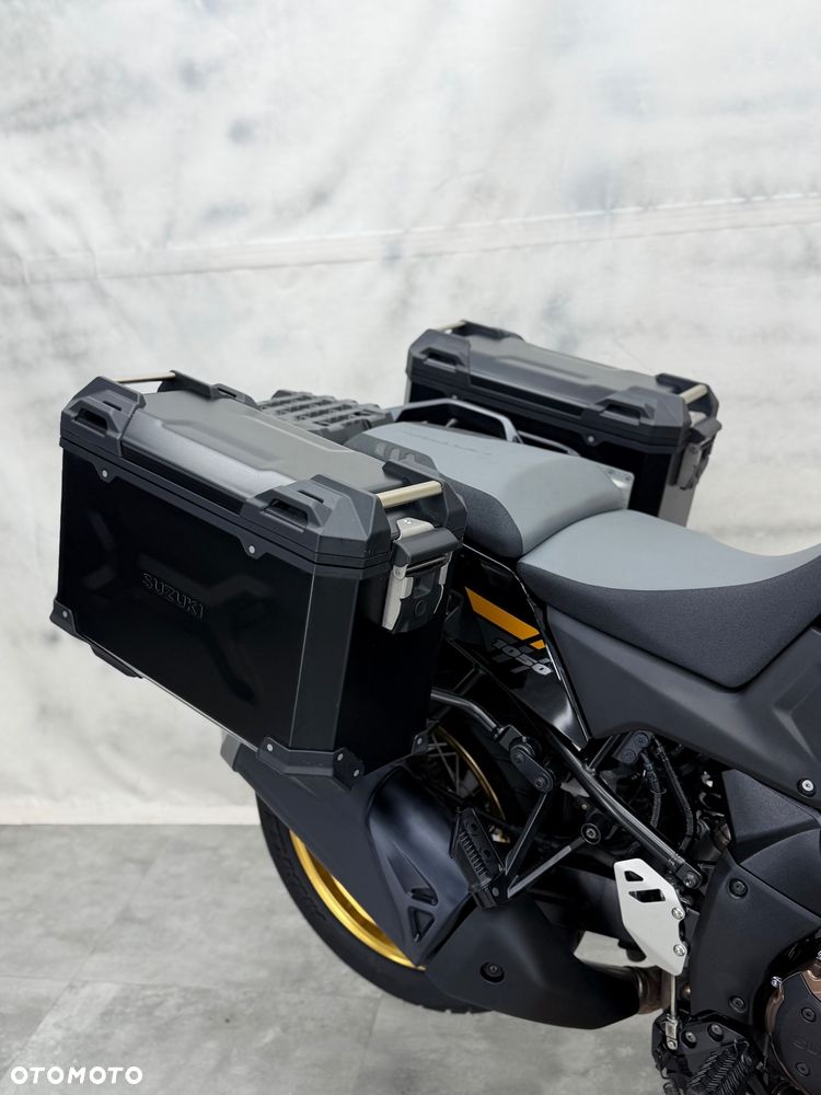 Suzuki V-STROM - 10