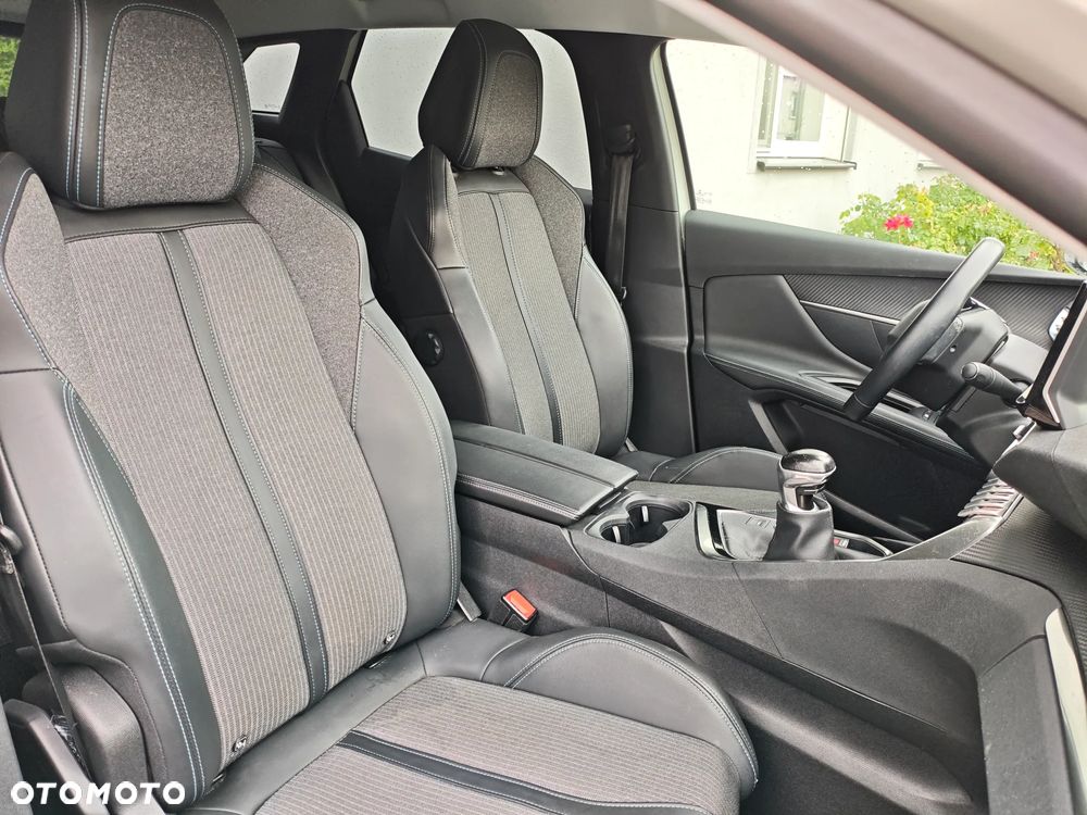 Peugeot 3008 PureTech 130 Stop & Start GPF Allure - 31