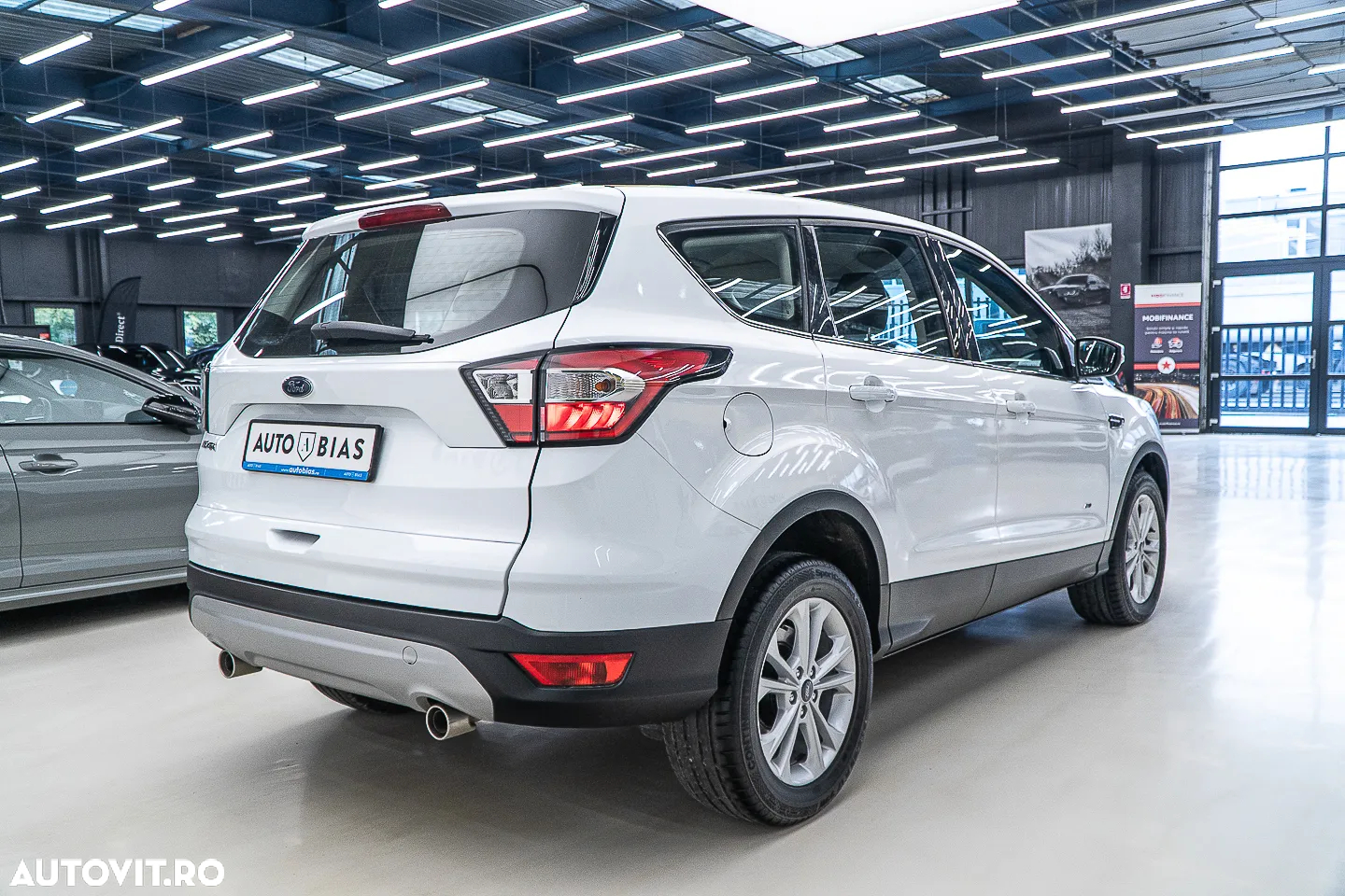 Ford Kuga 2.0 TDCi 4WD Powershift Titanium - 8