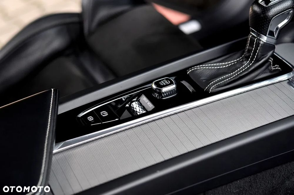 Volvo XC 60 D4 R-Design - 19