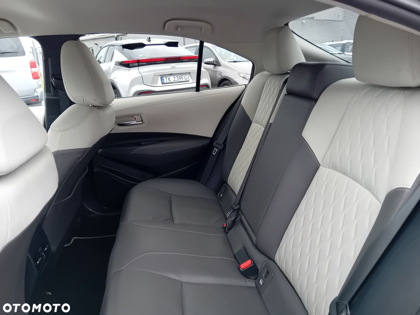 Toyota Corolla 1.8 Hybrid Executive - 29