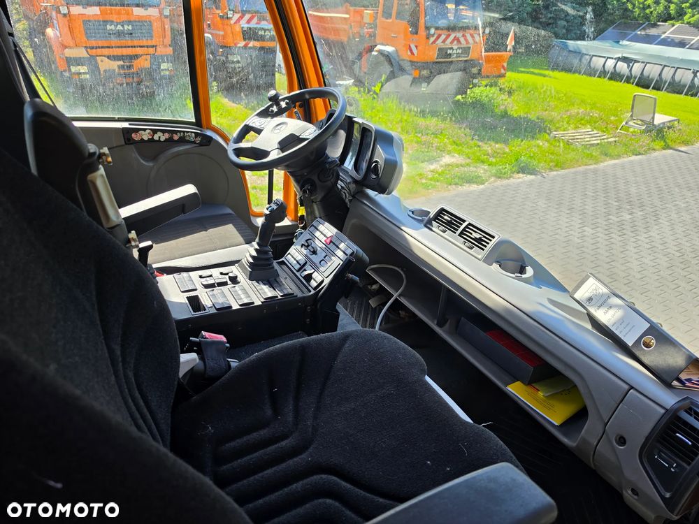 Unimog U527 - 23