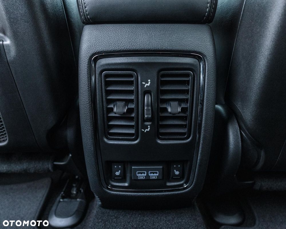 Jeep Grand Cherokee - 34