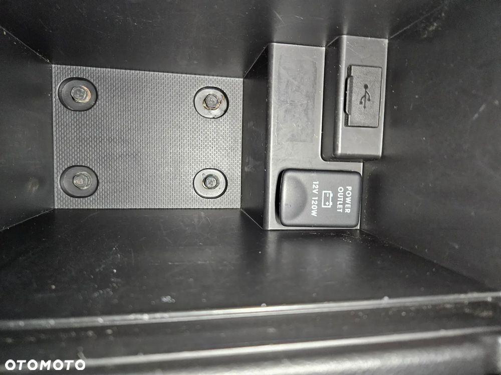 Mitsubishi Outlander 2.2 DI-D 4WD Plus - 26