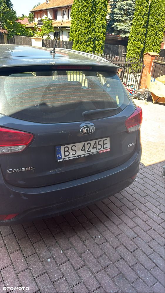 Kia Carens - 4