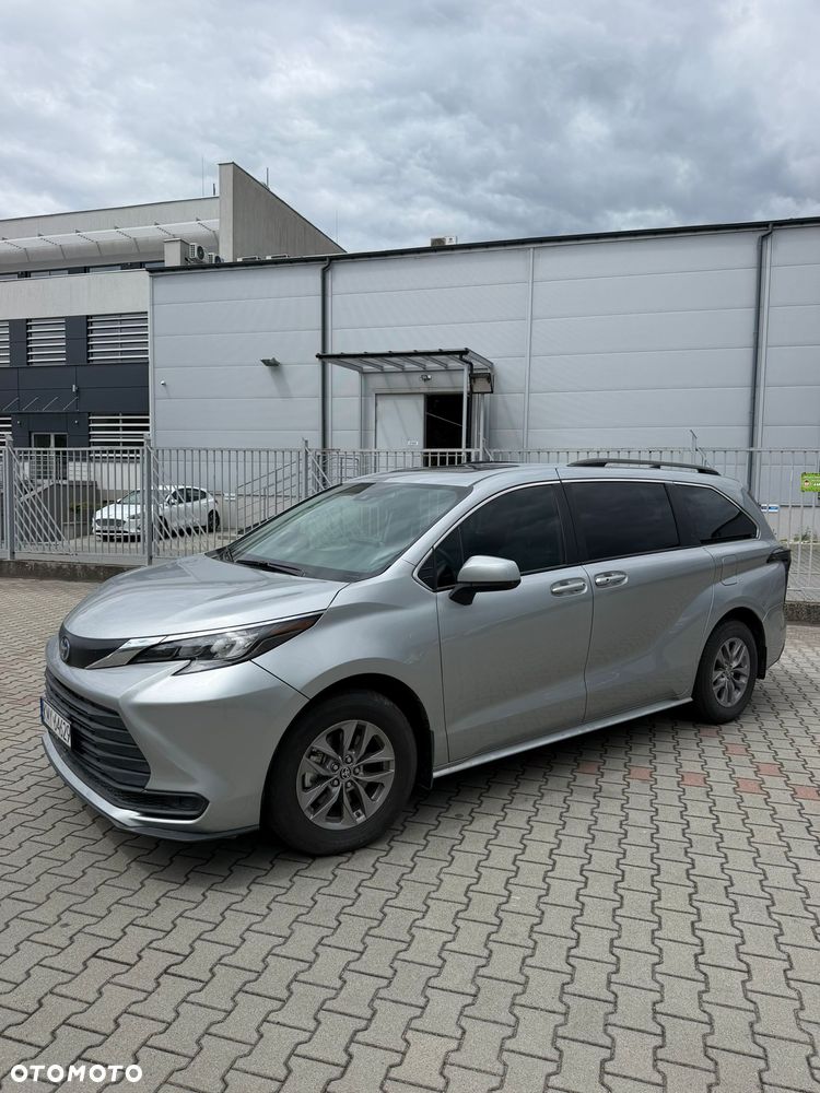 Toyota Sienna - 16