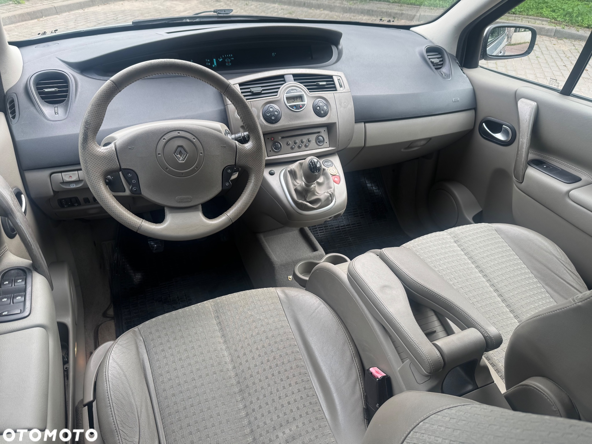 Renault Scenic 1.9 dCi Emotion - 11