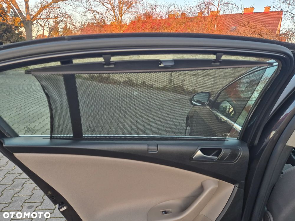 Volkswagen Passat 2.0 TDI DPF Highline - 9