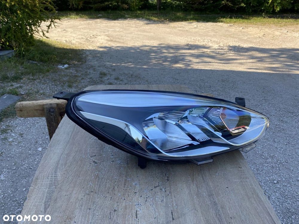LAMPA PRZEDNIA PRAWA FORD FIESTA MK8 H1BB-13W029-AE - 2