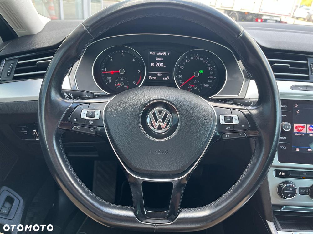 Volkswagen Passat 2.0 TDI SCR DSG Comfortline - 7