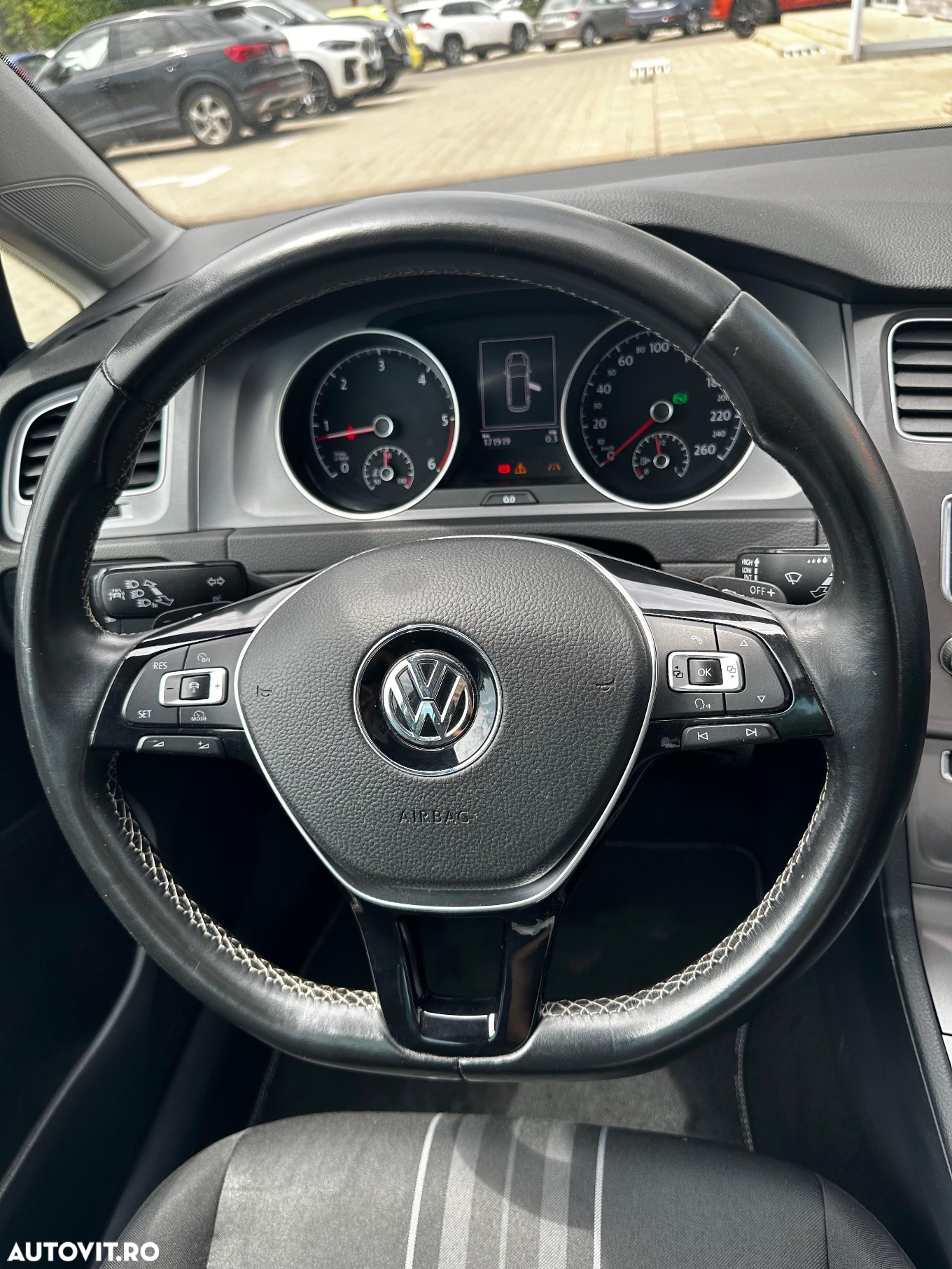 Volkswagen Golf 1.6 TDI BlueMotion Technology DSG Lounge - 19