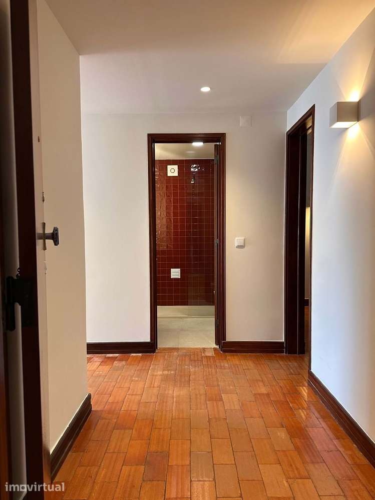 Apartamento T2 com Vista Mar a 350 Metros da Praia de Sesimbra - Grande imagem: 5/19