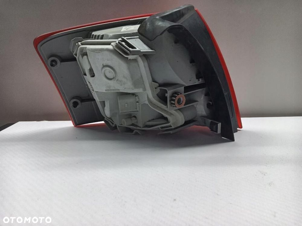 LAMPA TYŁ TYLNA PRAWA AUDI A4 B7 KOMBI 8E945096E - 4