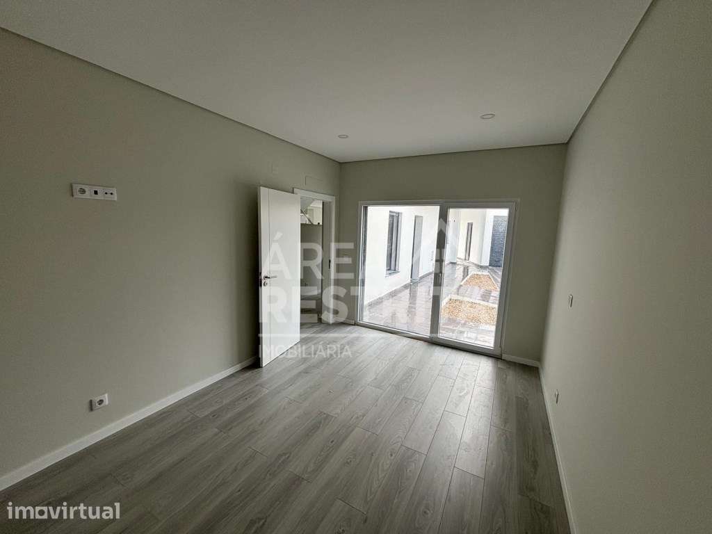 Moradia T5 Isolada com piscina Nova em Azeitão - Grande imagem: 5/26