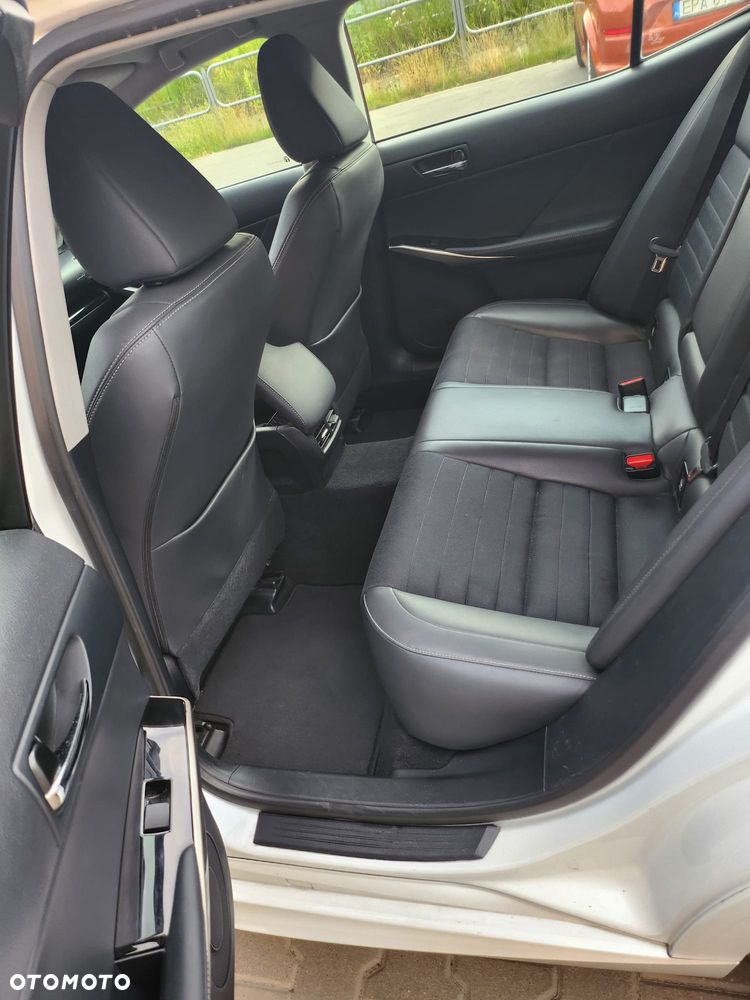 Lexus IS 200t Comfort - 2