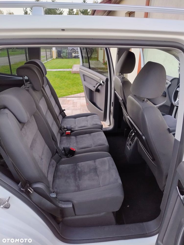 Volkswagen Touran 2.0 TDI Highline - 14