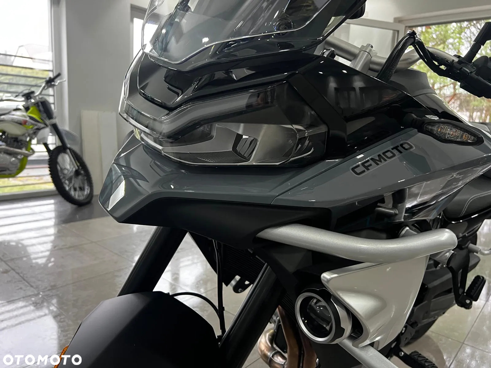 CFMoto MT - 5