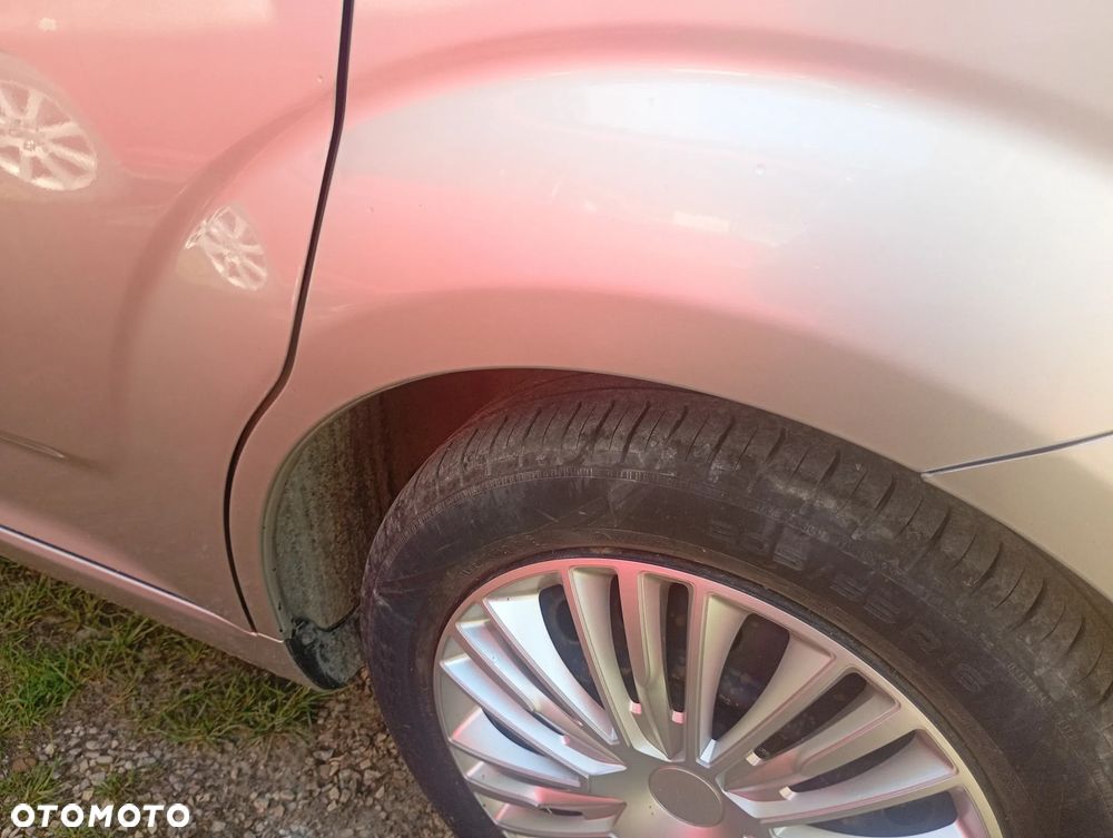 Toyota Corolla Verso 2.2 D-4D Sol 7os - 19