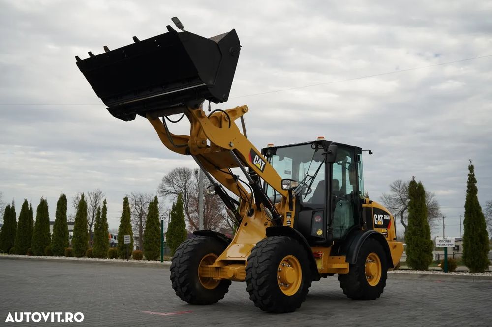 Cat 906M / ÎNCĂRCĂTOR PE ROȚI / 2019 / CUPĂ CU FALCI / - 1