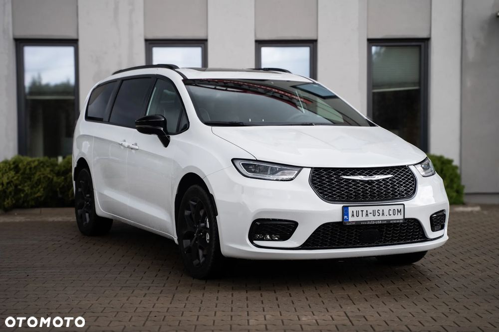 Chrysler Pacifica - 1
