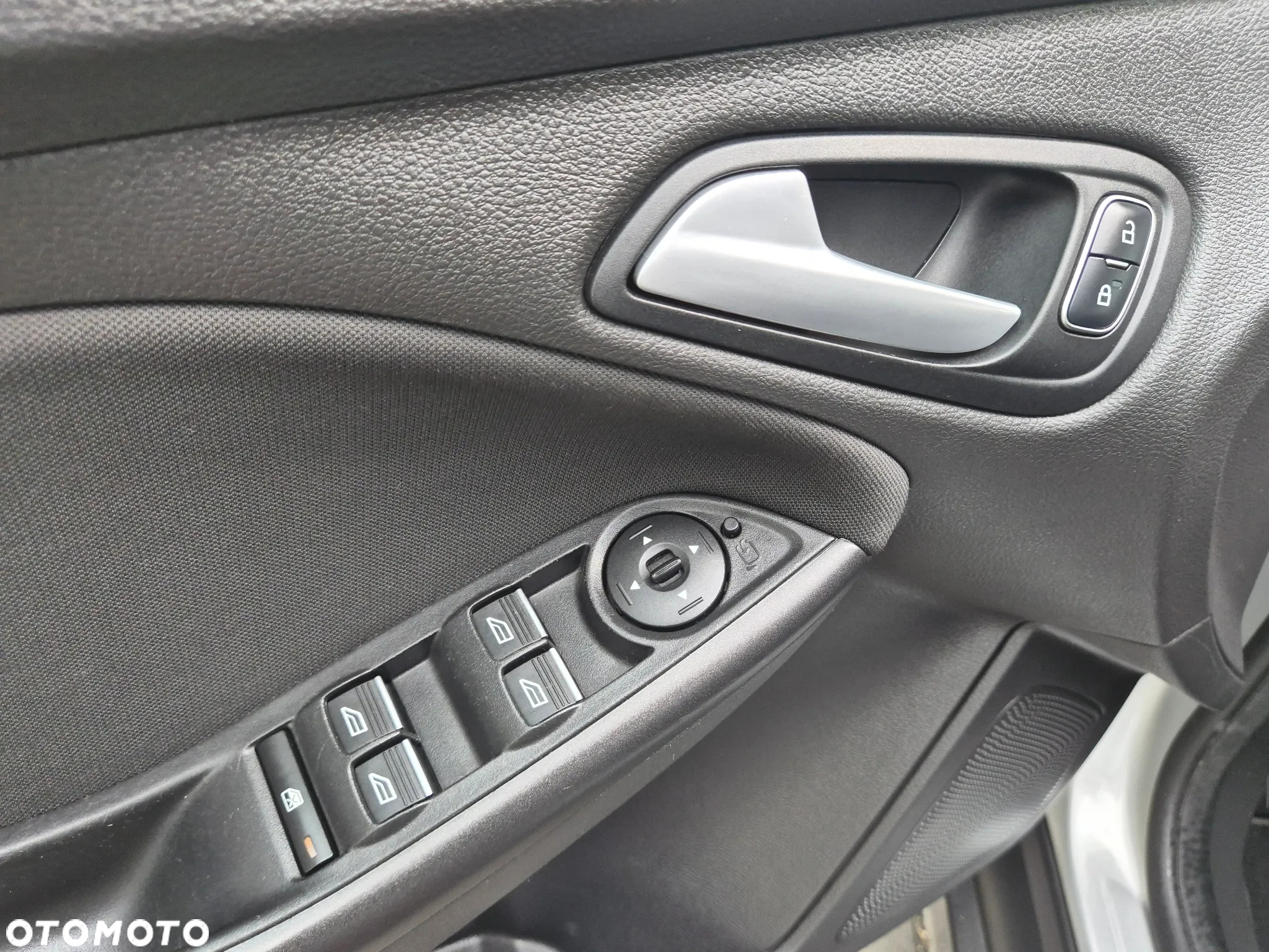 Ford Focus Turnier 1.0 EcoBoost Start-Stopp-System TITANIUM STYLE - 31