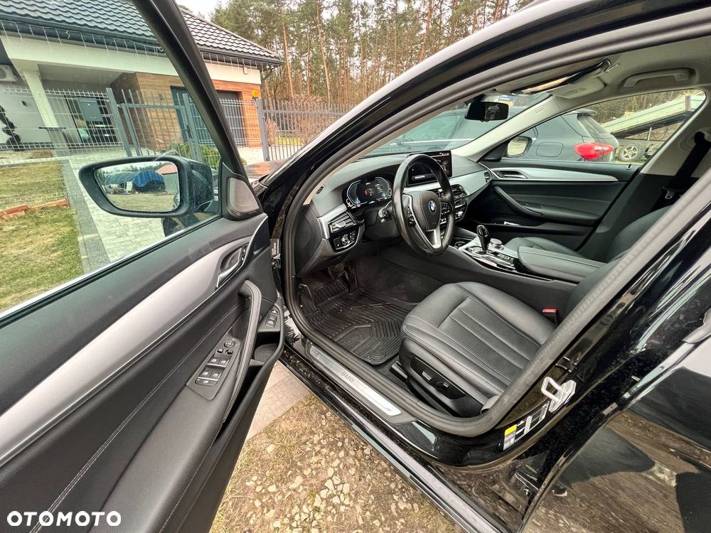 BMW Seria 5 530e xDrive - 13