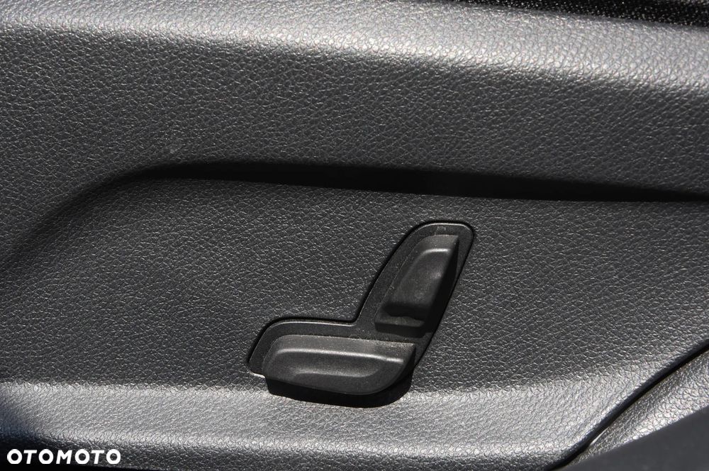 Mercedes-Benz Klasa E 220 d 4Matic All-Terrain 9G-TRONIC Avantgarde - 15