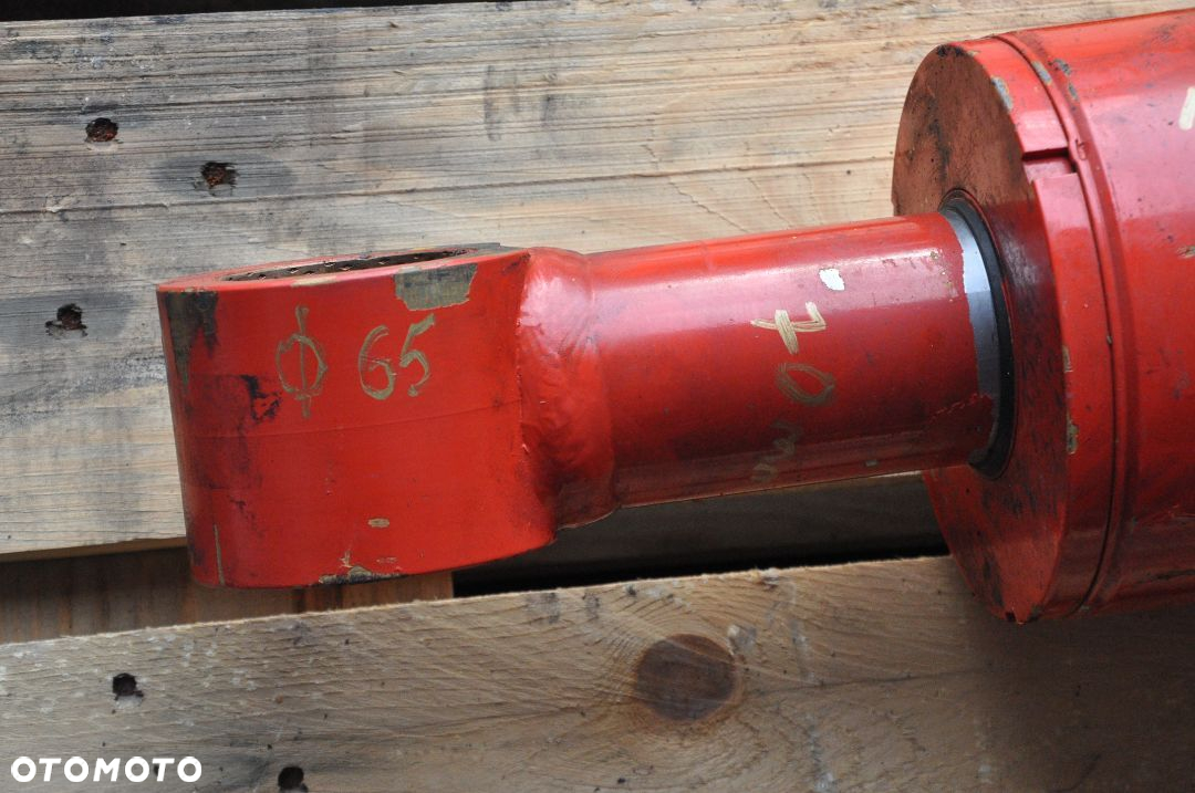 SIŁOWNIK HYDRAULICZNY MANITOU DŁ. 61 CM - 2